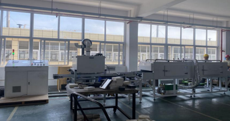 BG大游中国官方网站陶瓷橡胶复合衬板硫化喷胶线