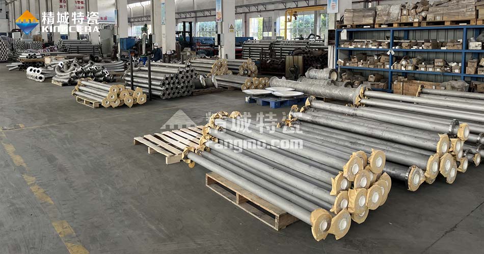 BG大游中国官方网站锂电池内衬陶瓷输送管道生产车间